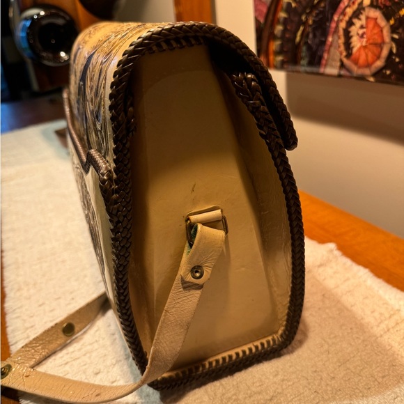 Vintage tooled leather Western theme purse - Picture 9 of 12